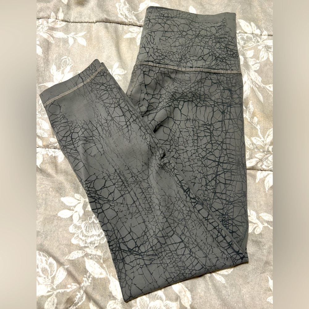 Lululemon wunder train thread dye effect